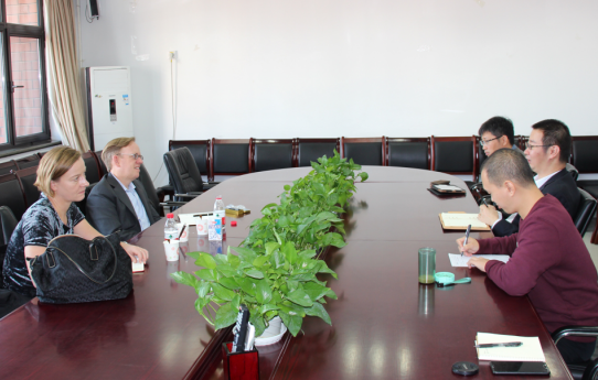 Representatives at Beijing Xiangshan Forum visit SIS.png